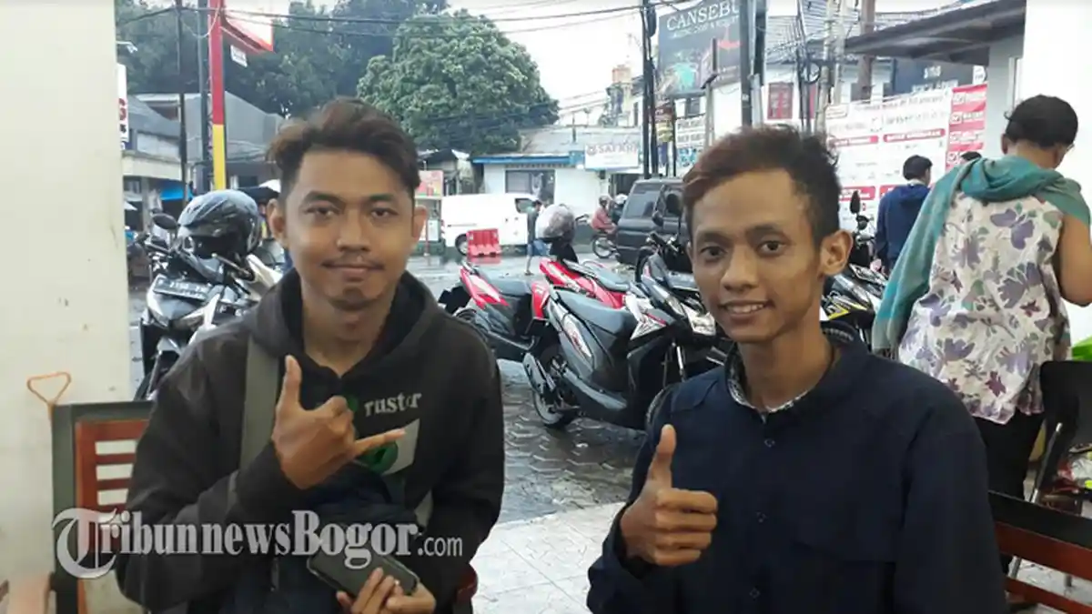 Pemuda Asal Cibinong Ini Komunikasi Lewat Gerakan Tangan, Punya Hobi Breakdance