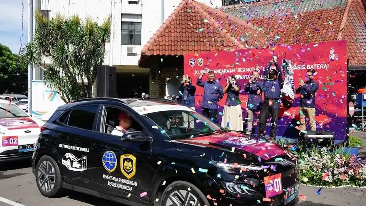 GM PLN Jateng DIY Lepas Touring Mobil Listrik, Siagakan SPKLU Sepanjang Rute
