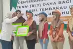 Penyaluran-BLT-Cukai-tahap-III-oleh-Dinsos-Jateng-kepada-buruh.jpg