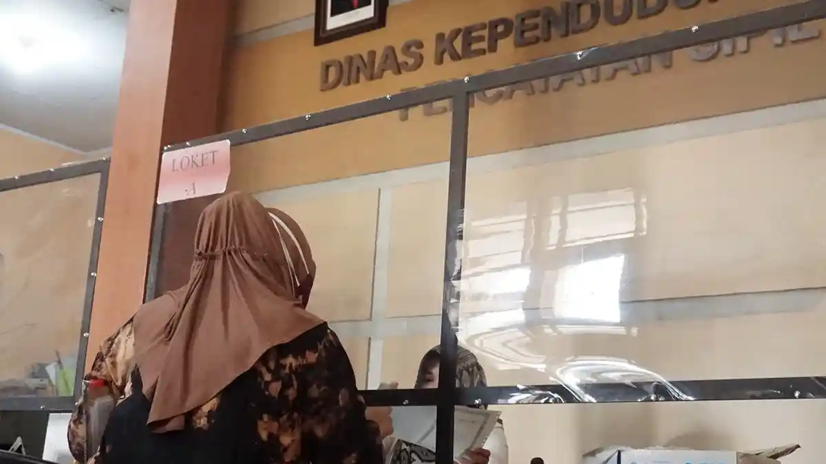 Hotline Semarang : Kantor Disdukcapil Kapan Bisa Melayani Tatap Muka?