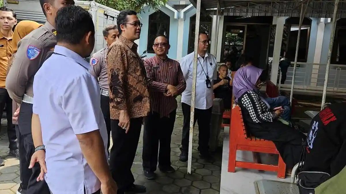 Program Pemutihan Pajak Diserbu Warga Magelang, Bupati Grengseng Pamuji Sidak Samsat