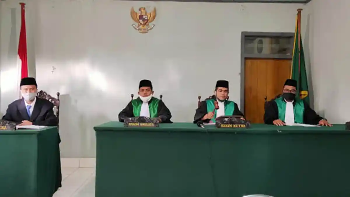 Hakim Pengadilan Agama Bajawa Putuskan Perkara Melalui E-Court, Apa Itu?