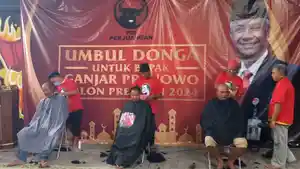 beberapa-warga-desa-kagokan-kecamatan-gatak-kabupaten-sukoharjo-mencukur-gundul.jpg