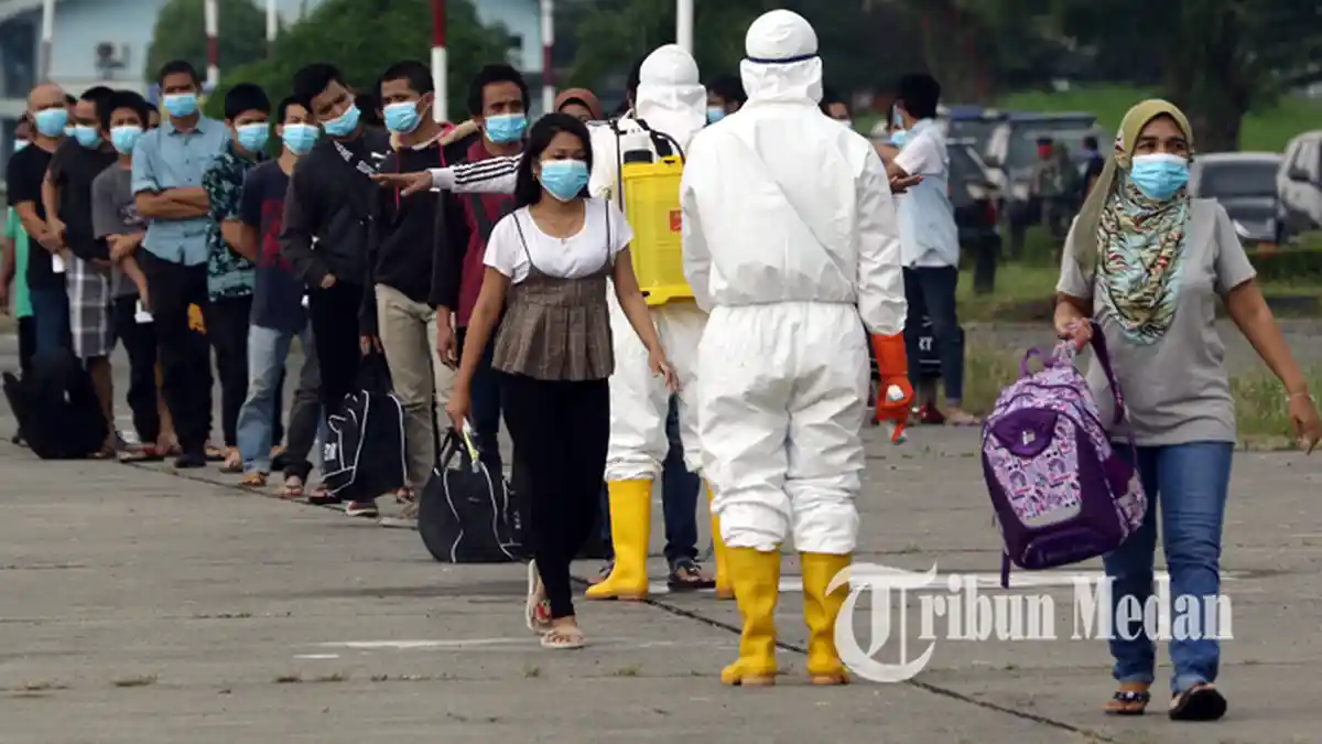Berita Foto: Ratusan TKI Asal Malaysia Jalani Proses Karantina Covid-19 di Lanud Soewondo Medan - 10042020_tki_asal_malaysia_jalani_karantina_danil_siregar_2.jpg