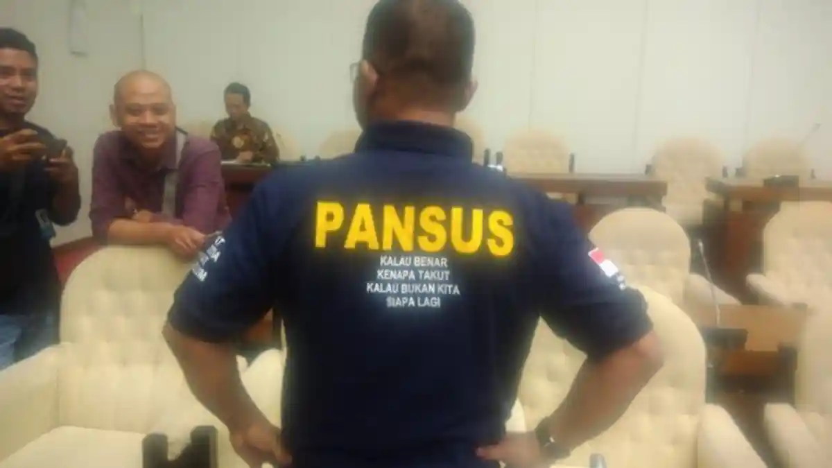 Tampilan Nyentrik Anggota DPR RI, ‘Kalau Benar Kenapa Takut’, Sindir KPK?
