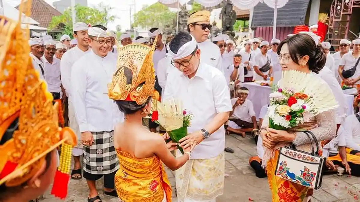 Karya Pura Dalem Jambe Kapal, Adi Arnawa Tekankan Pengelolaan Sampah Mandiri & Pendidikan Gratis