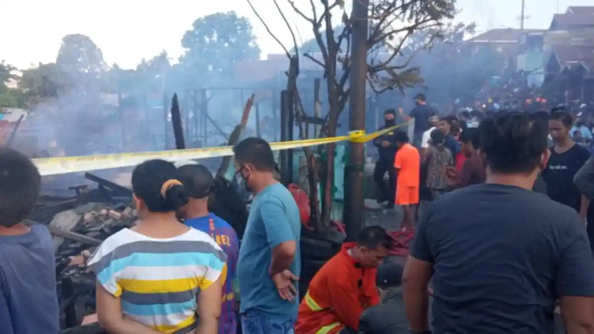 Polisi Pasang Garis Kuning di Lokasi Kebakaran di Baru Ulu Balikpapan