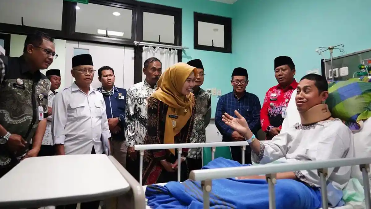 Guru MA Yasua Ali Fatkhur Rohman Boleh Pulang, Luka Bacokan di Leher ...