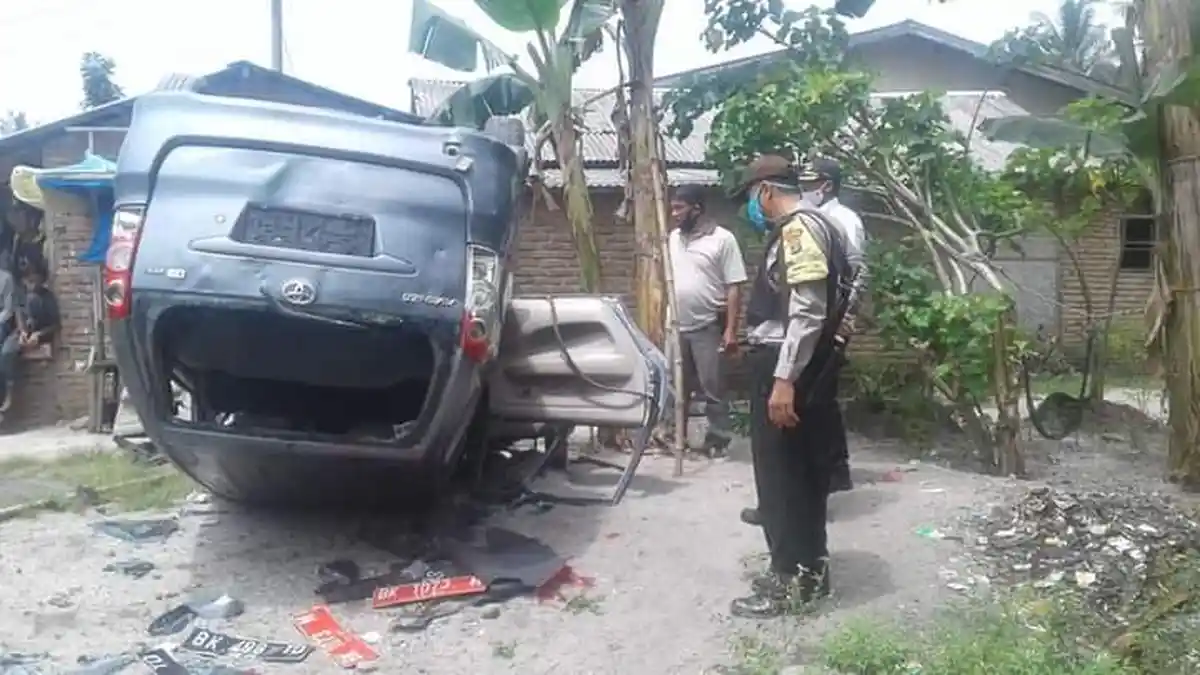 Hendak Tangkap DPO Bandar Narkoba, Mobil Operasional BNN Deliserdang Digulingkan Warga