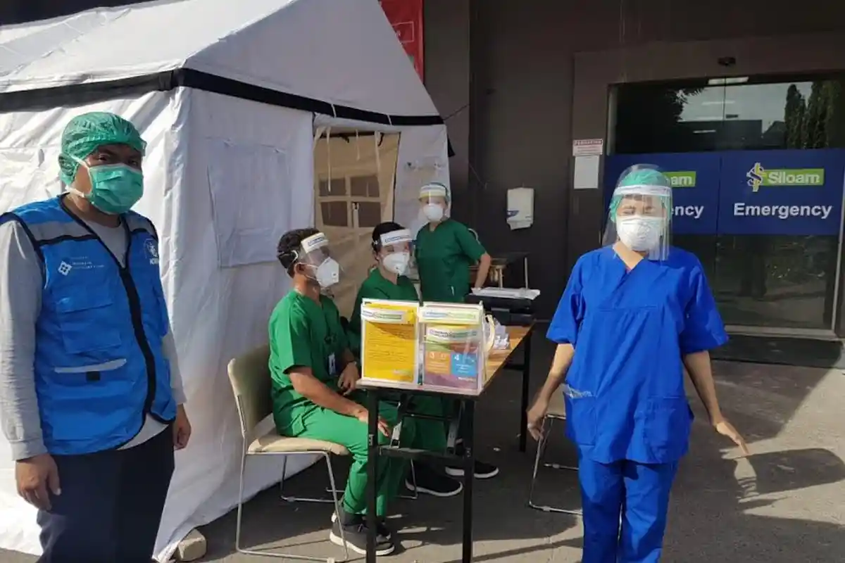 Garda Covid-19 Bagikan APD ke 12 UGD RS Swasta di Makassar