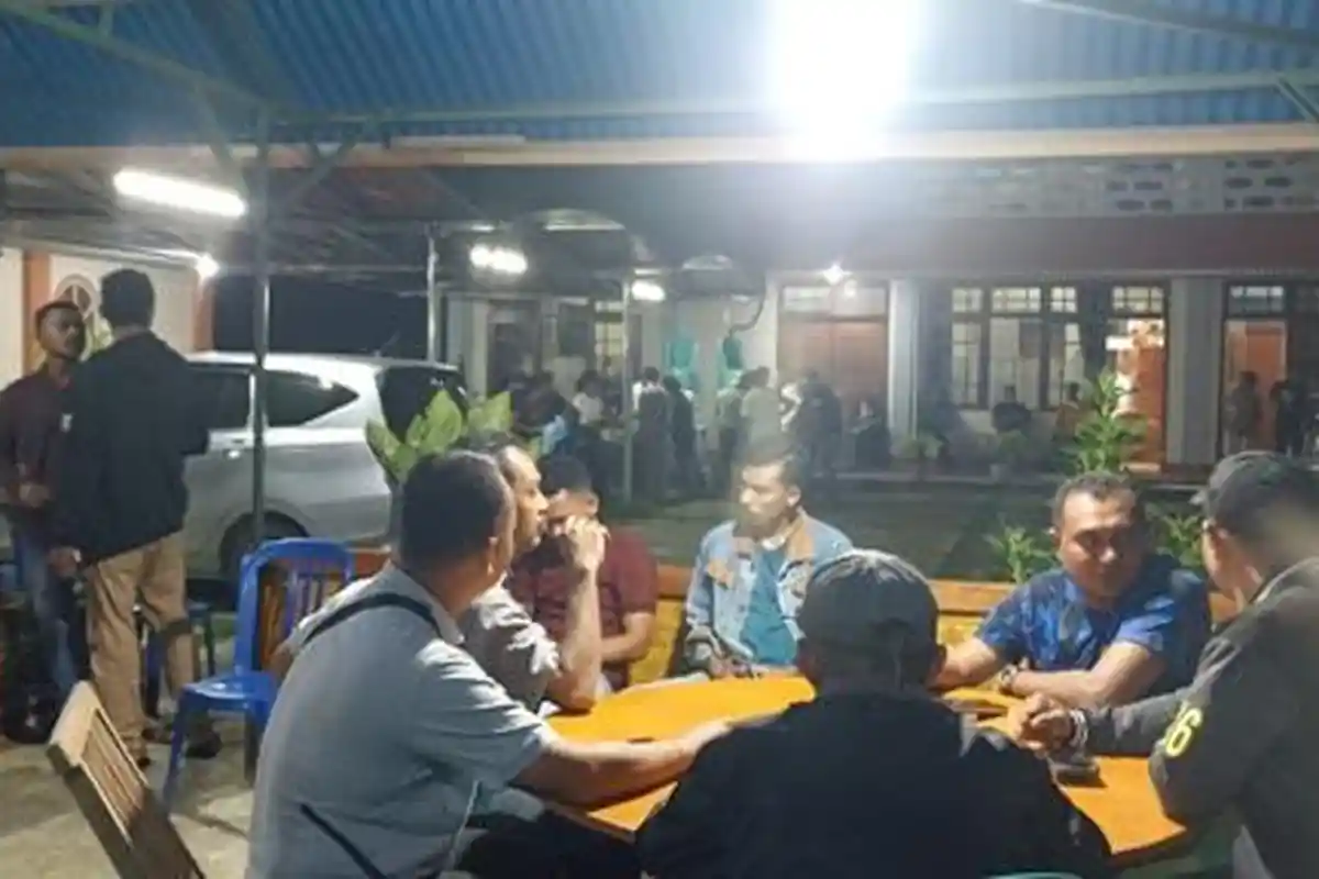 Umat Katolik dan Biarawan-Biarawati Mulai Berdatangan di Istana Keuskupan Agung Ende