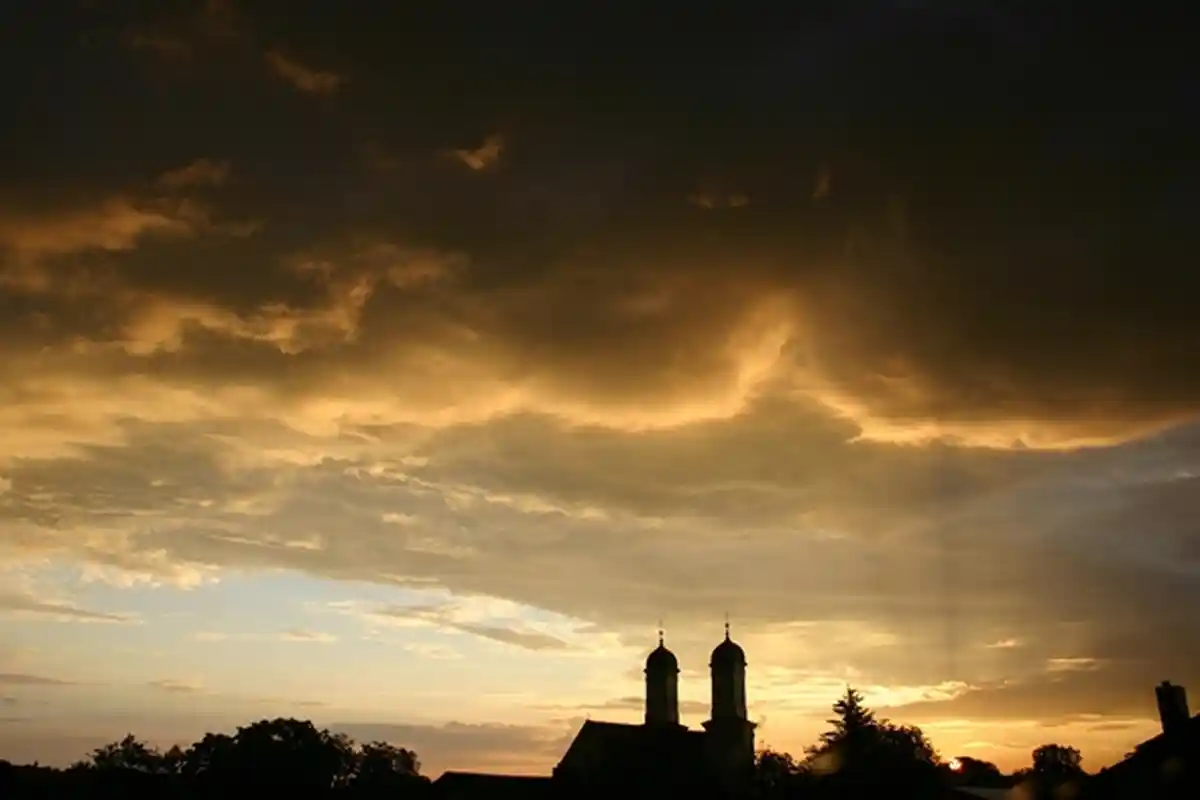 Peringatan Dini Besok Jumat 24 Desember 2021, BMKG: Ini 23 Daftar Wilayah Waspada Cuaca Ekstrem