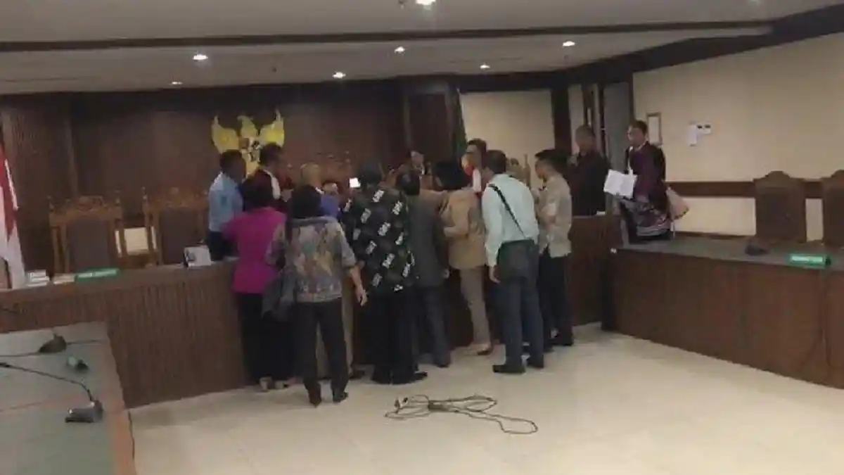 Sidang Gugatan Tomy Winata, Pengacara Pukul Hakim yang Baca Putusan Pakai Ikat Pinggang