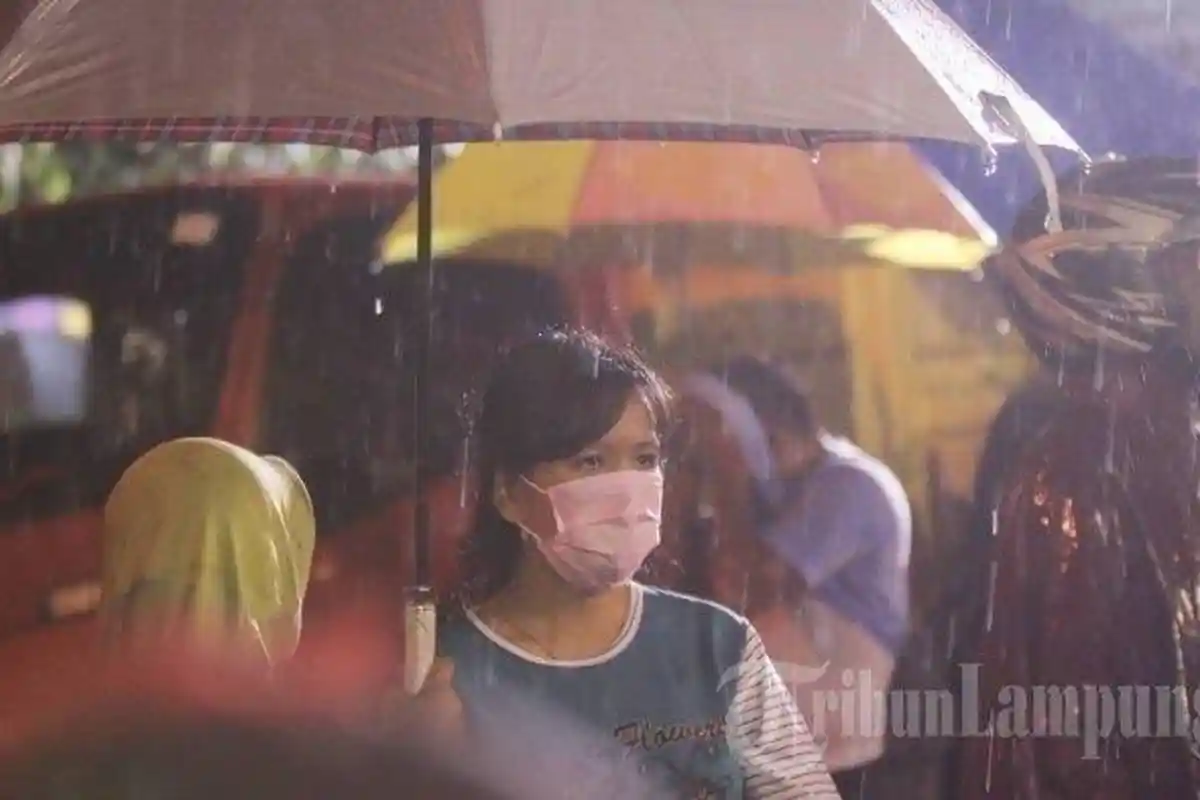 10 Wilayah Lampung Berpotensi Dilanda Cuaca Ekstrem hingga Senin Sore