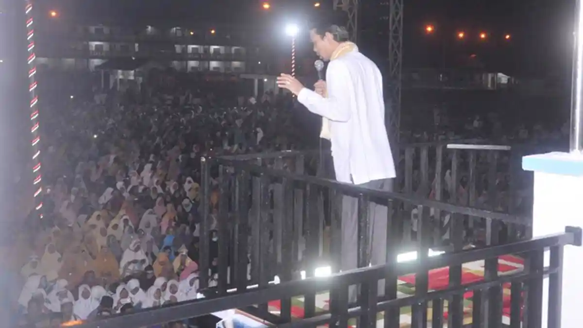 CERAMAH Ustadz Abdul Somad UAS - Saat UAS Merasa Gamang dari Ketinggian Lihat Begitu Banyak Jamaah