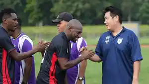 EY-PERSIPURA-Manajer-Persipura-Jayapura-Owen-Rah.jpg