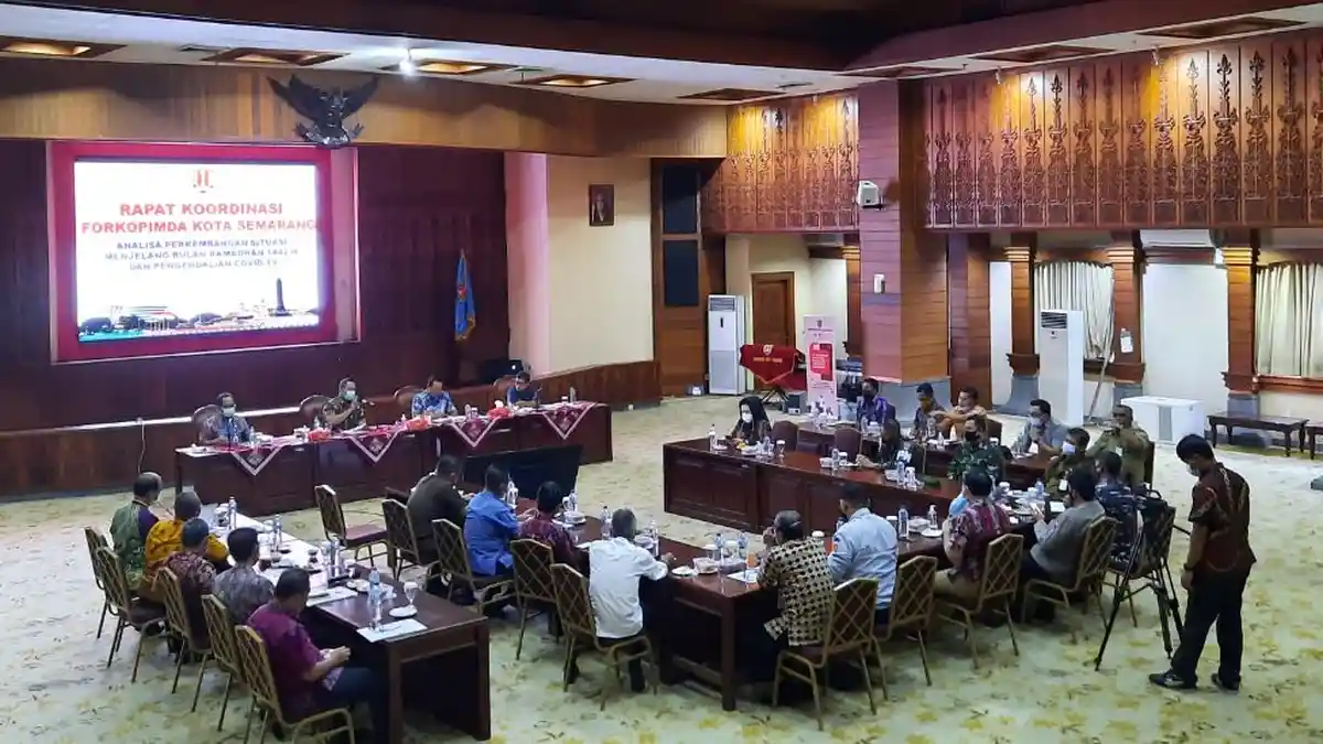 PPKM di Semarang Dilonggarkan, PKL dan Minimarket Boleh Buka hingga 24.00