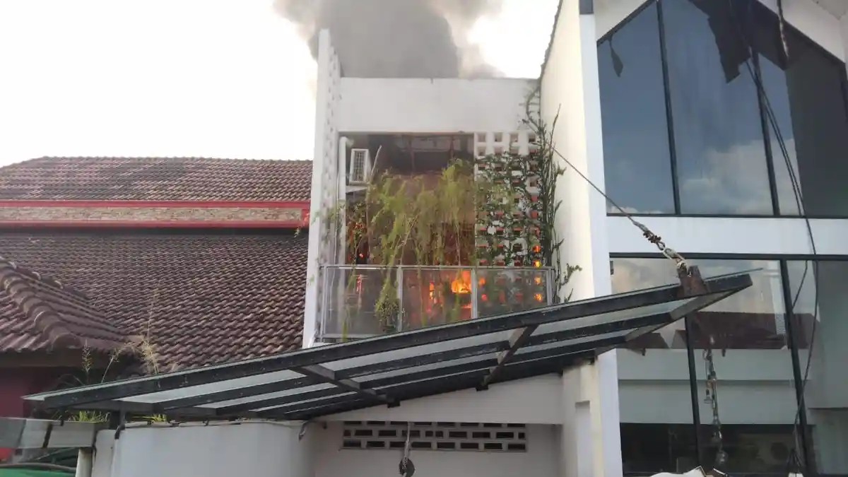 Satu Unit Rumah Di Komplek Bumi Asri Terbakar, Diduga Mesin Cuci yang Korsleting