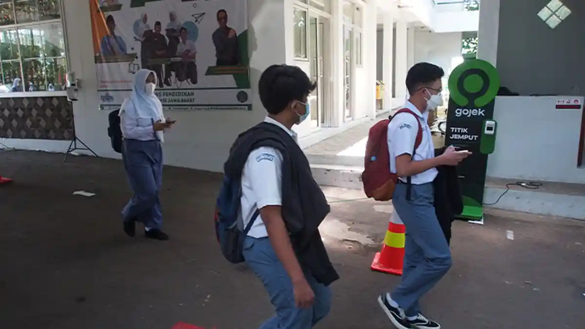 Terapkan Prokes Ketat, PTM Terbatas di SMA Negeri 6 Bogor Dibagi Jadi Tiga Waktu