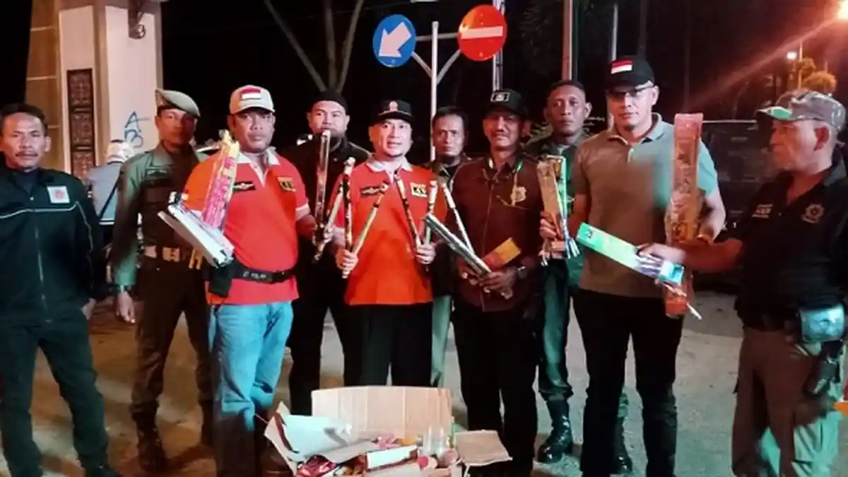 Nekat Jualan Petasan, Seorang Pedagang Diamankan Satpol PP Aceh Tamiang