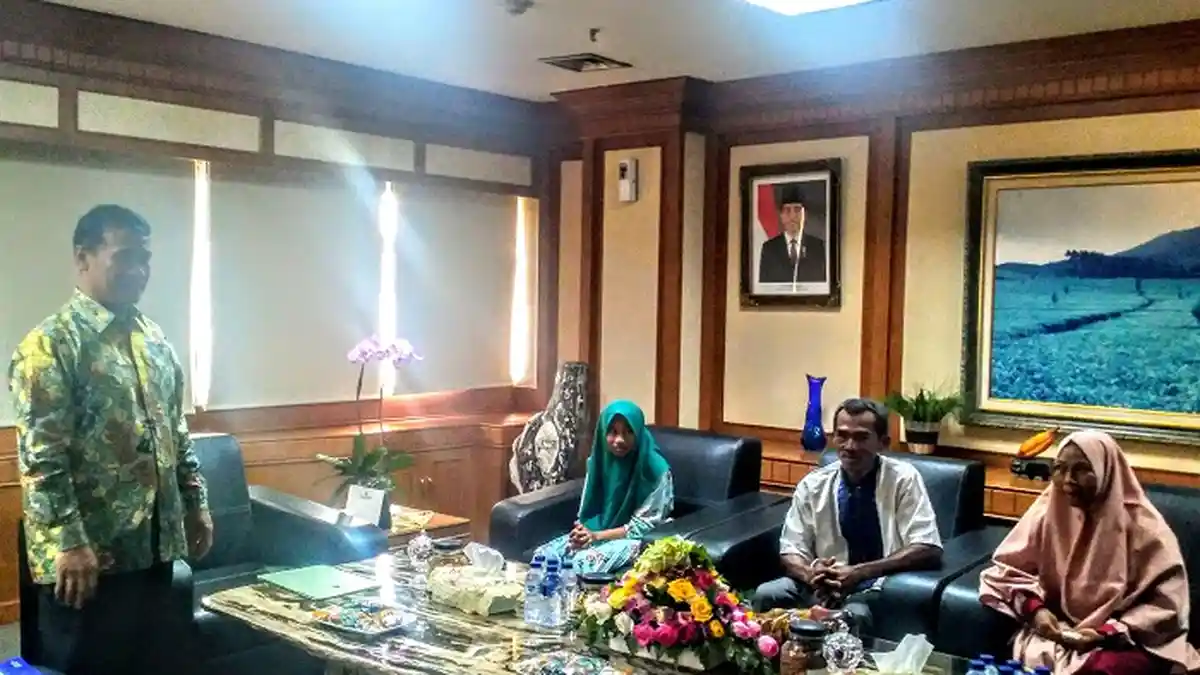 Menteri Pertanian Tawarkan Sekolah dan Pekerjaan Bagi Putri Peureulak dan Abangnya yang Lulusan SMK