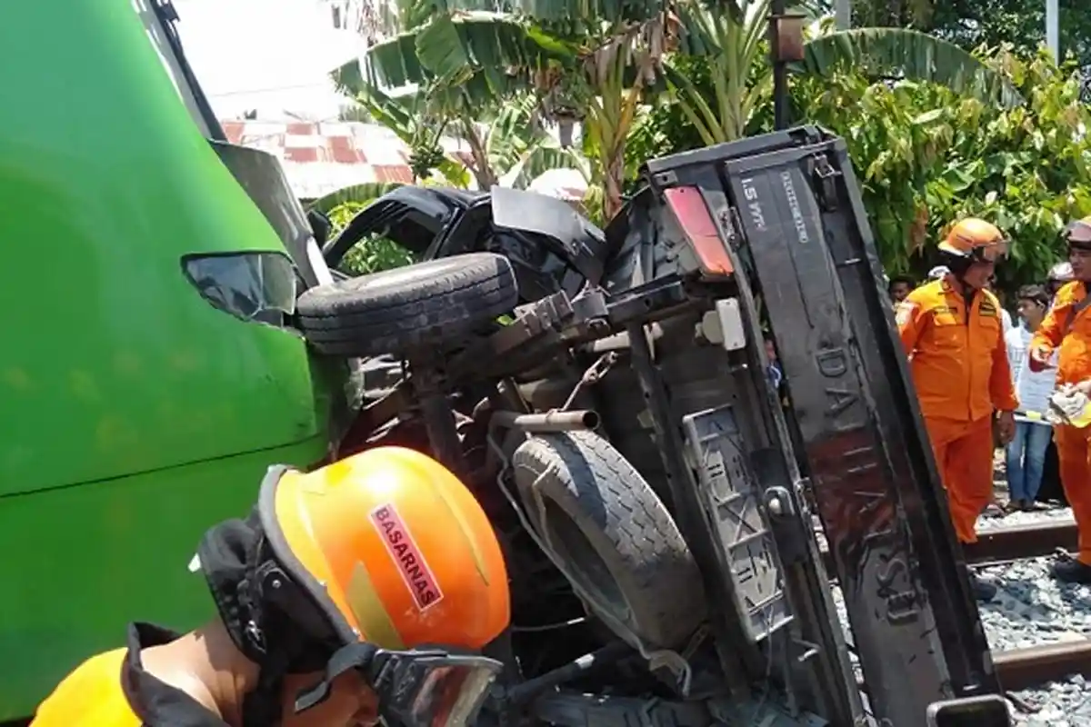 Kecelakaan Kereta Api Bandara Kontra Mobil Pikap di Padang, Satu Orang Dilaporkan Kritis