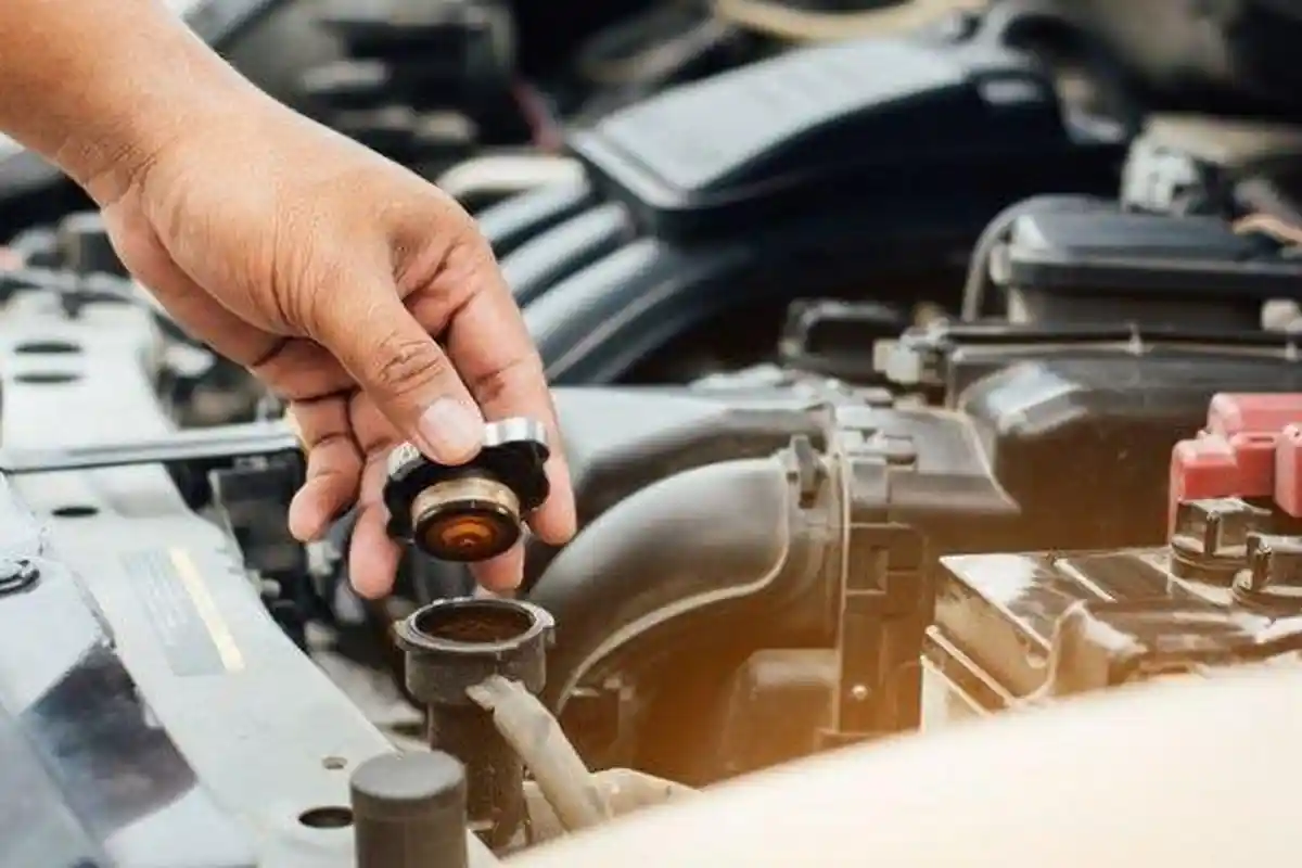 Perhatikan Hal Ini saat Mengganti Penutup Radiator Mobil