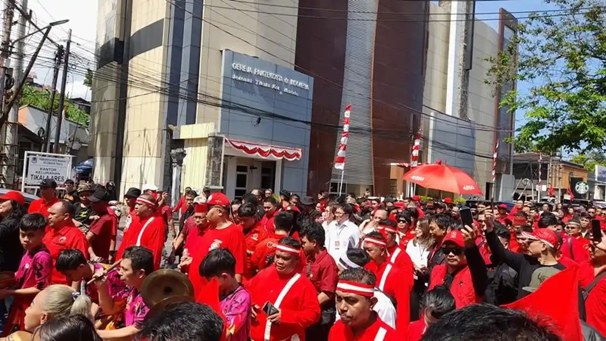 Ternyata Ini Alasan Andrei Angouw - Richard Sualang Daftar ke KPU Manado Tampil dengan Kirab Budaya