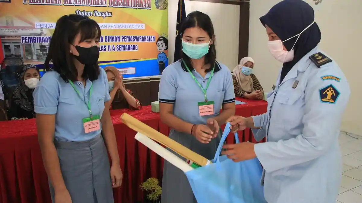 40 Narapidana Perempuan Lapas Bulu DIberikan Pelatihan Menjahit Bersertifikat