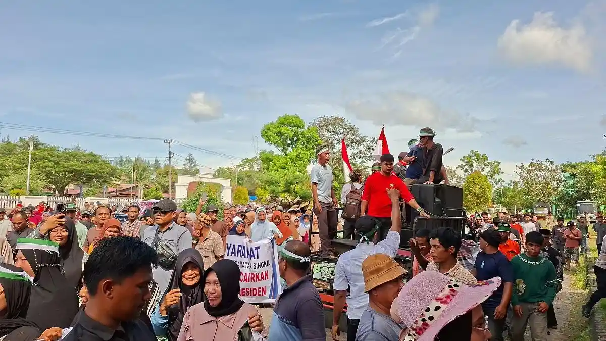 Breaking News: Tuntut Jatah Hidup, Massa Kepung Kantor Bupati Aceh Singkil 
