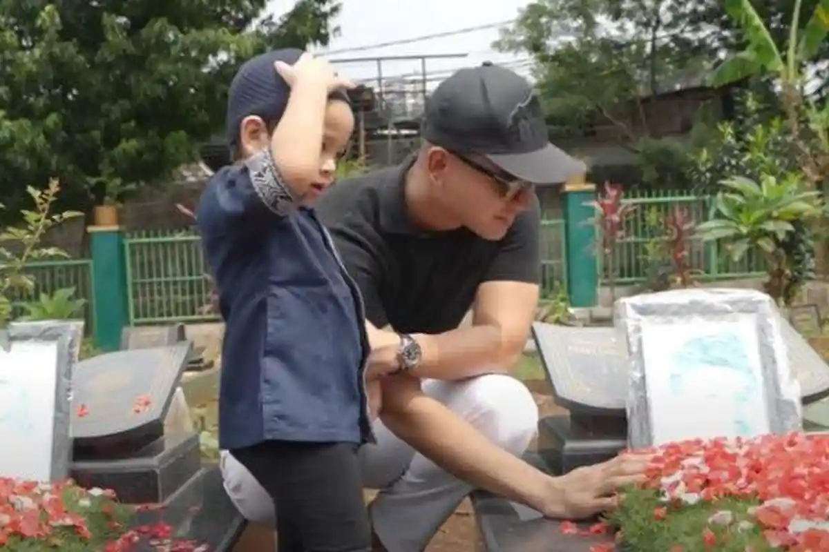 Gala Sky Nonton Video Pemakaman Ayah dan Ibunya Sebelum Ziarah ke Makam Ortu