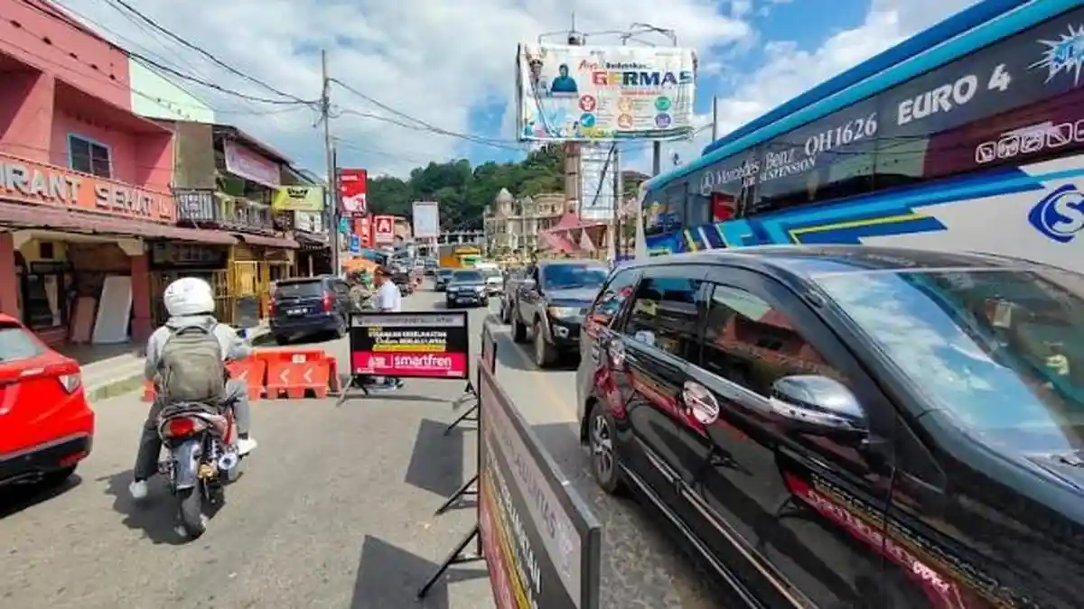 Dishub Alihkan Kendaraan di Kota Wisata Parapat Lewat Simpang Anggarajim ke Terminal