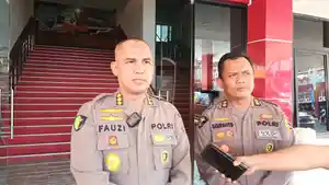 DVI-Vice-Commander-Kombes-Ahmad-Fauzi-s-korban-kebakaran-pabrik-b.jpg