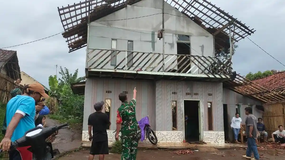 Angin Puting Beliung Terjang Pamulihan Sumedang, Warga Diimbau Waspada Bencana Hidrometeorologi