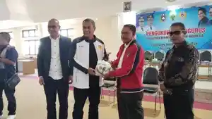 Suasana-pengukuhan-PSSI-TTS-di-Aula-Mutis-Kantor-Bupati-TTS-oleh-Ketua-PSSI-NTT-Christian-Mboeik.jpg