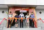 Pemotongan-pita-dalam-grand-opening-gedung-UCM-Campus.jpg