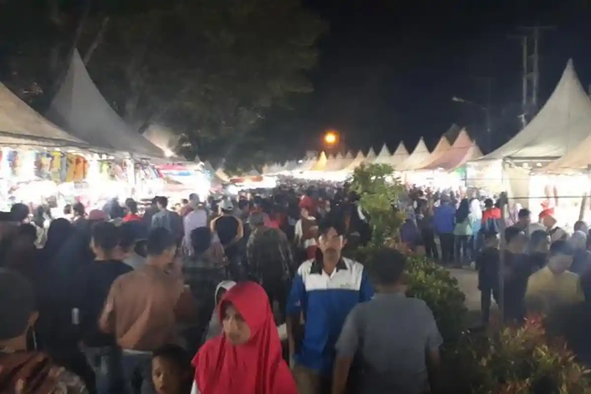 Pedagang Kaki Lima Curi Aliran Listrik