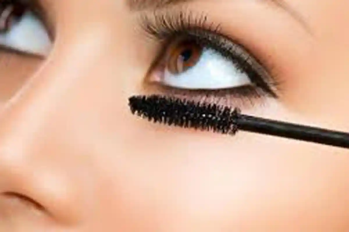 Hai Ladies, Simak Ini, Maskara Berbahaya Bagi Matamu, Benarkah?