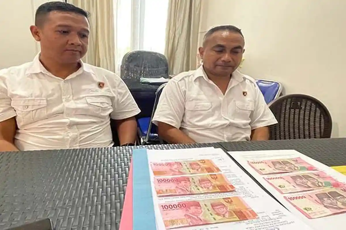 Warga Sabu Raijua Henderina Terima Bansos, 6 Lembar Uang Pecahan Rp 100.000 Diduga Palsu