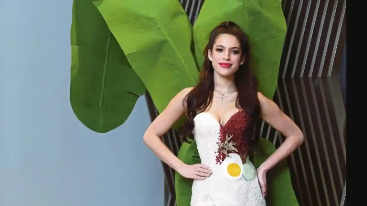 Idih, Miss Universe Malaysia Pakai Gaun Nasi Lemak, Ada Telur Ceploknya!