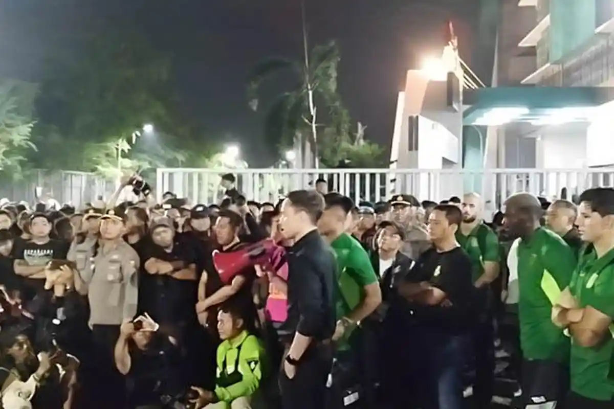 Demo Bonek Akibat Persebaya Gagal Menang di 5 Laga, Begini Respons Paul Munster