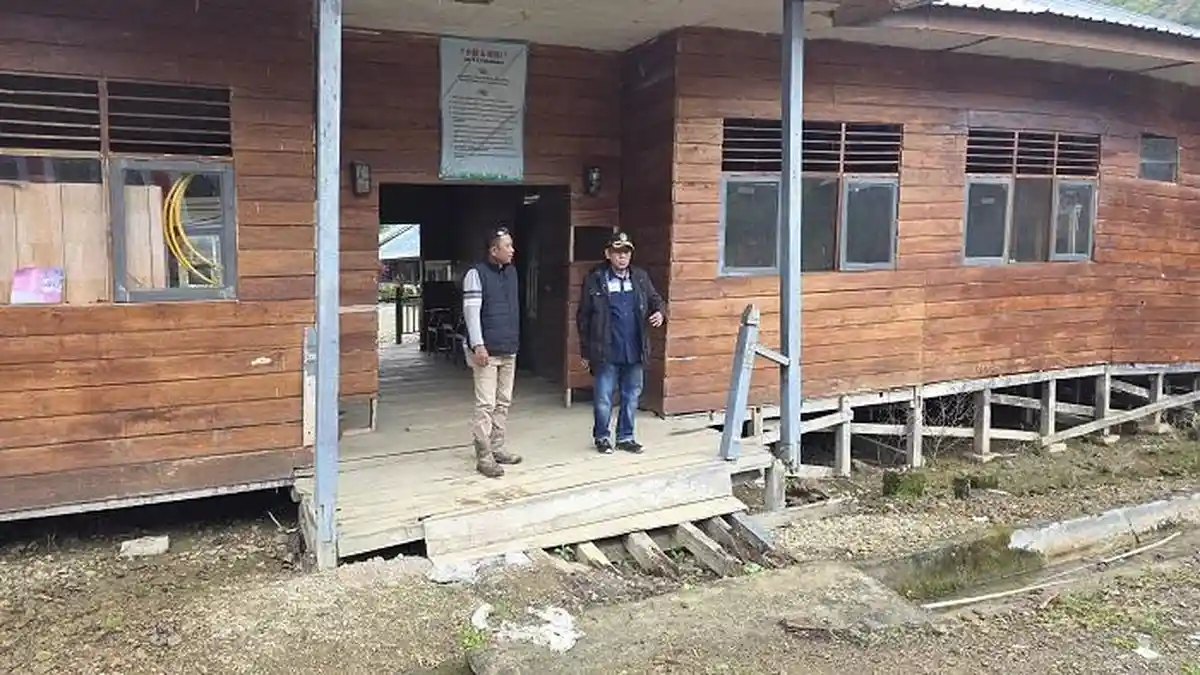 Monitoring ke Pinembani, Kadis Disdikpora Soroti Fasilitas Sekolah dan Akses Jalan