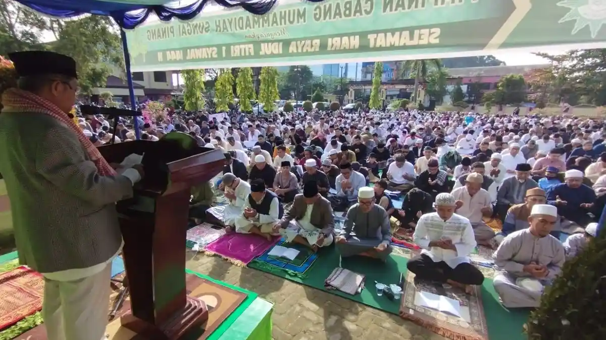 Ratusan Jamaah Sholat Idul Fitri Hari Ini di Samarinda, Nasir Kadrie Ingatkan Bersihkan Diri