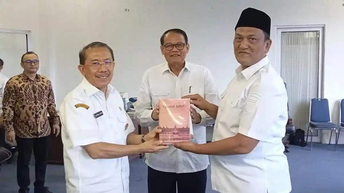 Pemkab Pasaman Barat Terima Empat Buku Sejarah dan Budaya dari Dinas Kebudayaan Sumbar