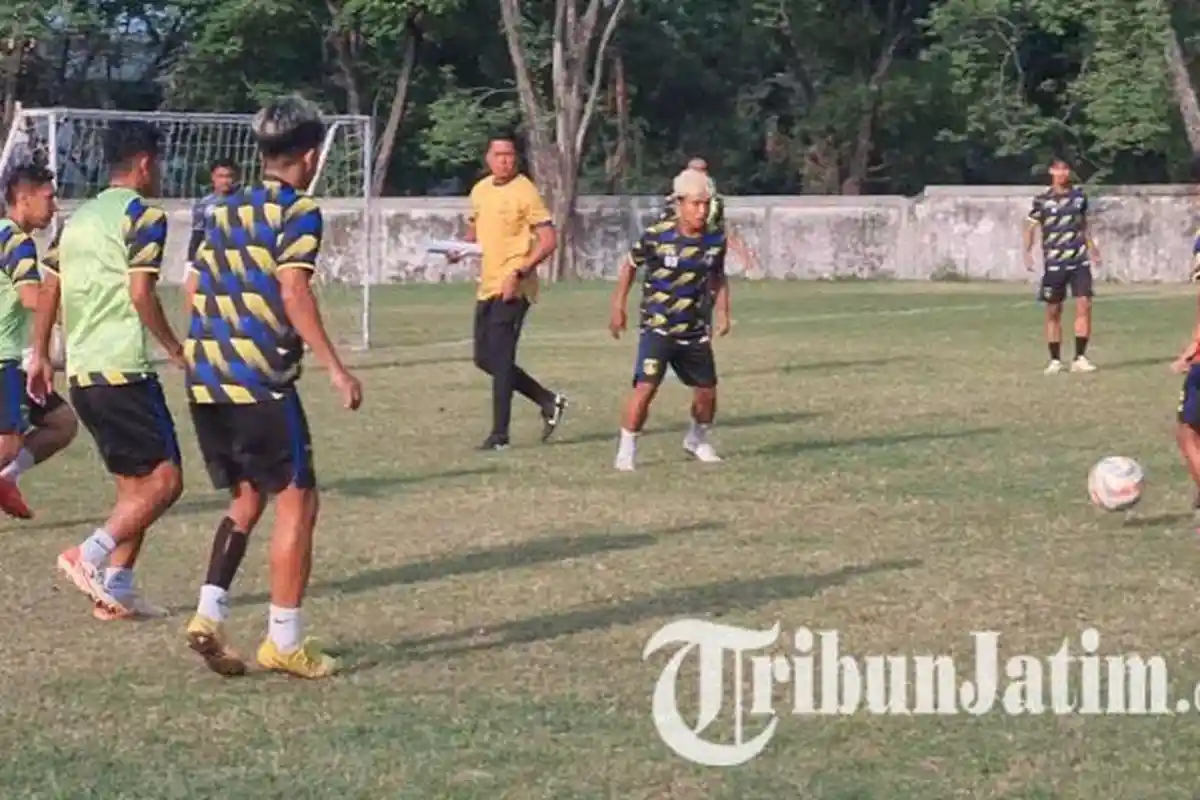 Gresik United Fokus Tingkatkan Fisik, Para Pemain Digembleng Latihan Pagi dan Sore