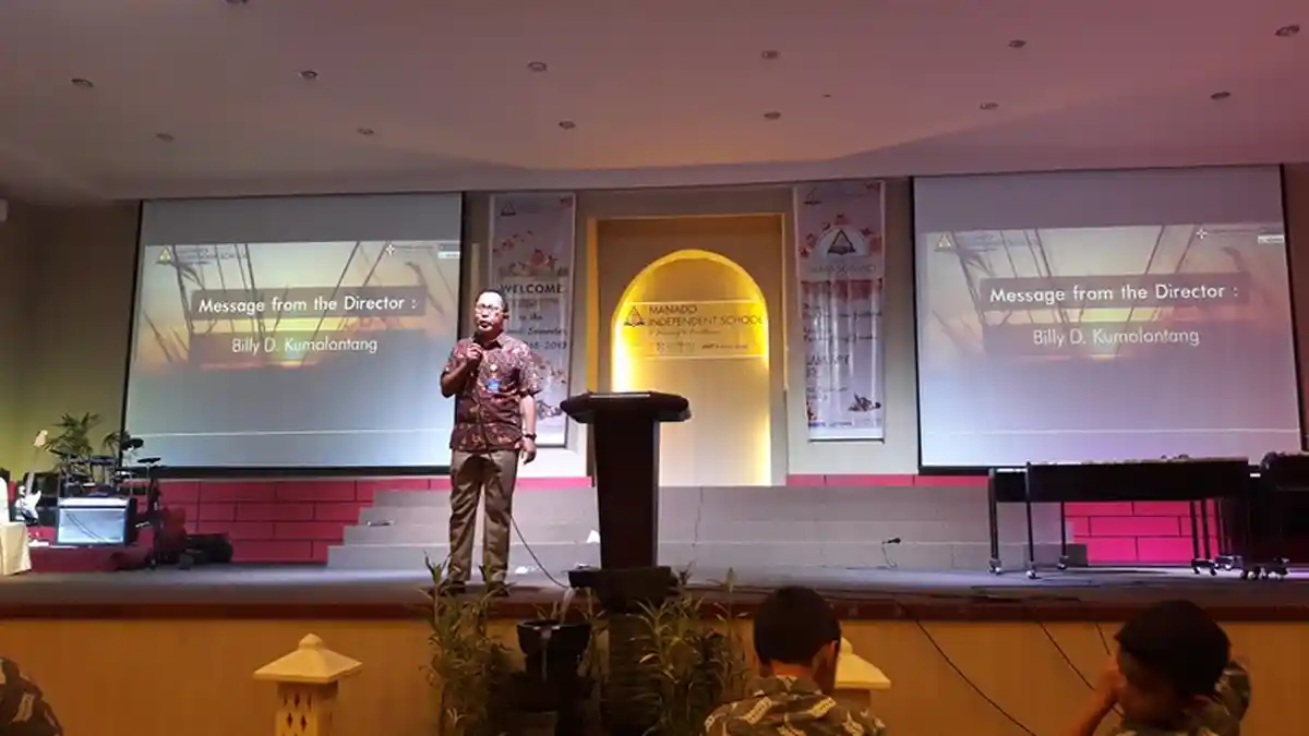 Manado Independent School Gelar Thanksgiving, Direktur Billy Kumolontang Ikut Main Kolintang