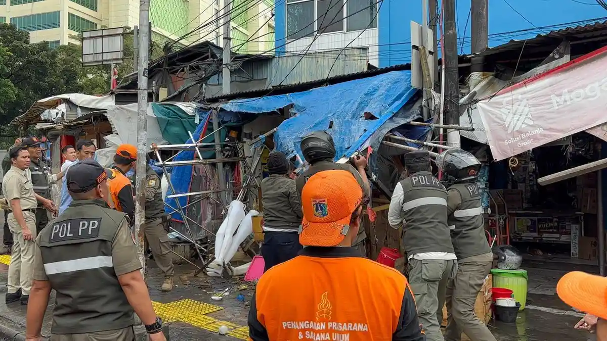 Jelang Lebaran, PKL dan Parkir Liar di Pasar Tanah Abang Digusur Satpol PP
