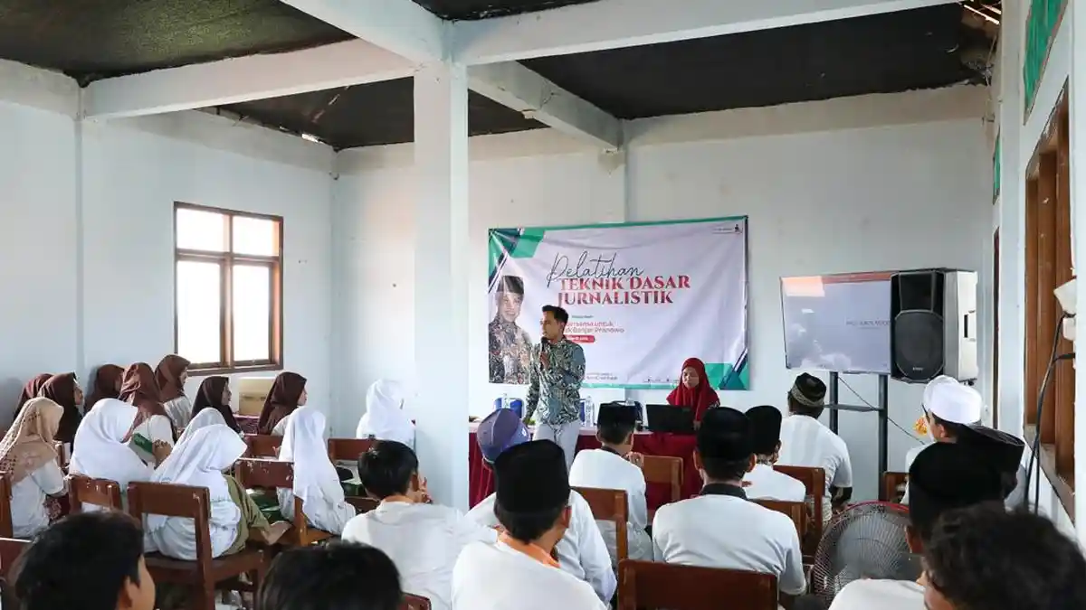 Tangkal Hoaks, Para Pelajar di Kecamatan Dukun Gresik Pelajari Dunia Jurnalistik