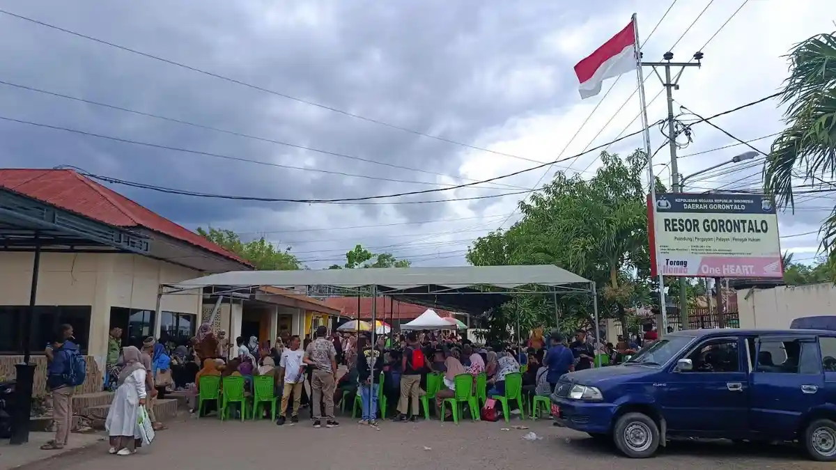 Dari Subuh Hingga Sore, Ribuan Calon PPPK Rela Antre SKCK di Polres Gorontalo