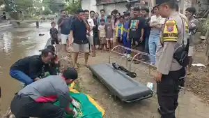 evakuasi-korban-tenggelam-di-sungai-Desa-Putat-Lor-Kecamatan-Gondanglegi-Kabupaten-Malang.jpg